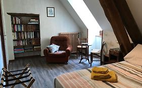 Gîte Le Mur magnifique longère au Bourgogne-du-Sud