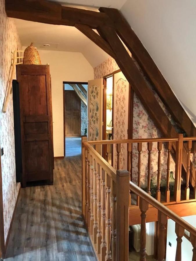 Gîte Le Mur magnifique longère au Bourgogne-du-Sud Oye Extérieur photo