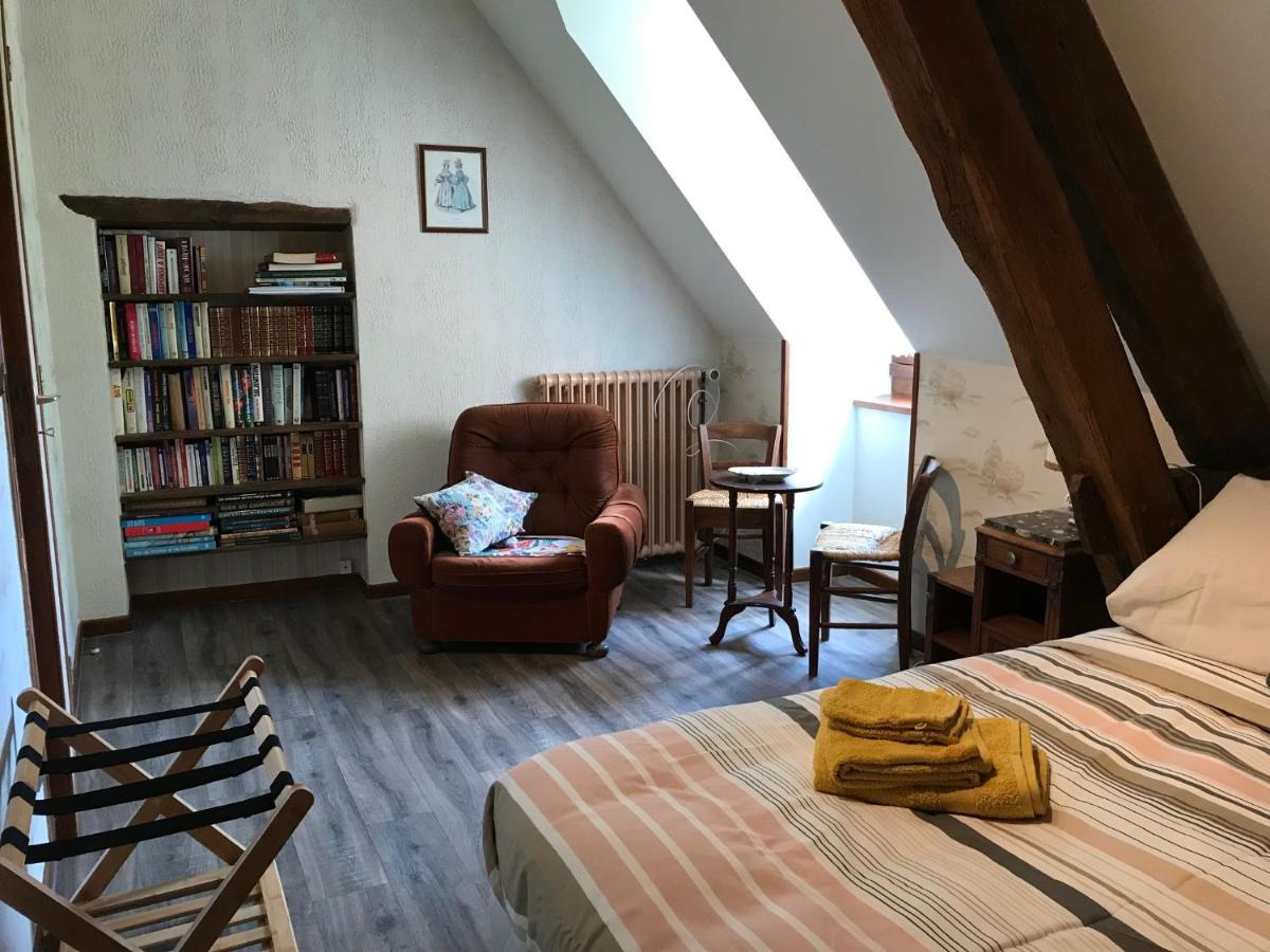 Gîte Le Mur magnifique longère au Bourgogne-du-Sud Oye Extérieur photo