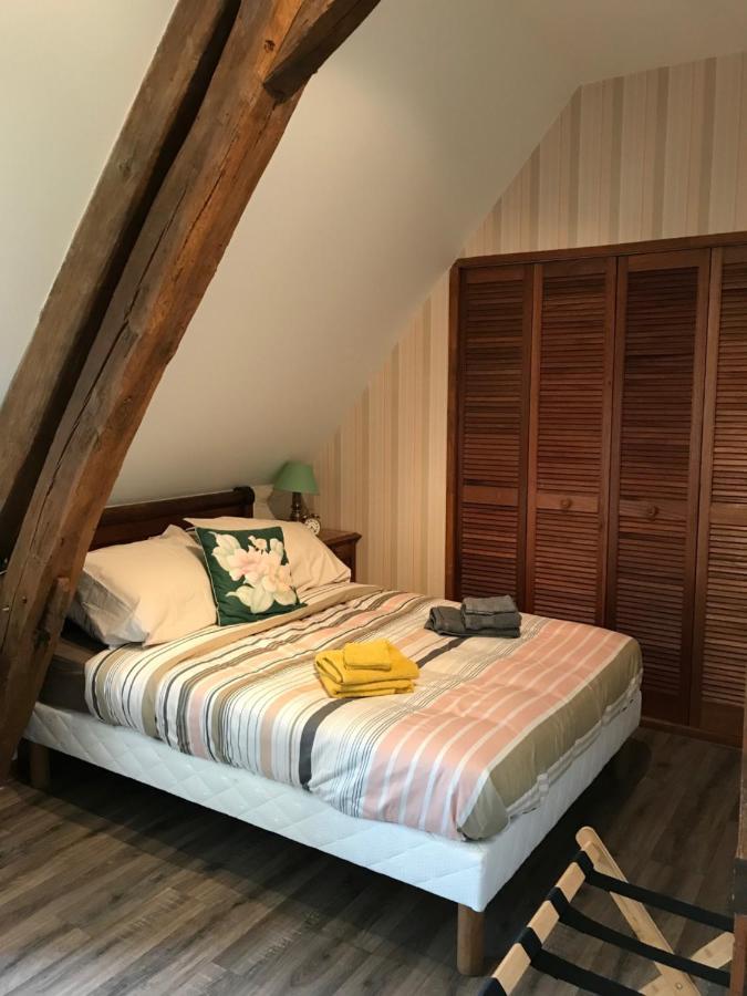 Gîte Le Mur magnifique longère au Bourgogne-du-Sud Oye Extérieur photo