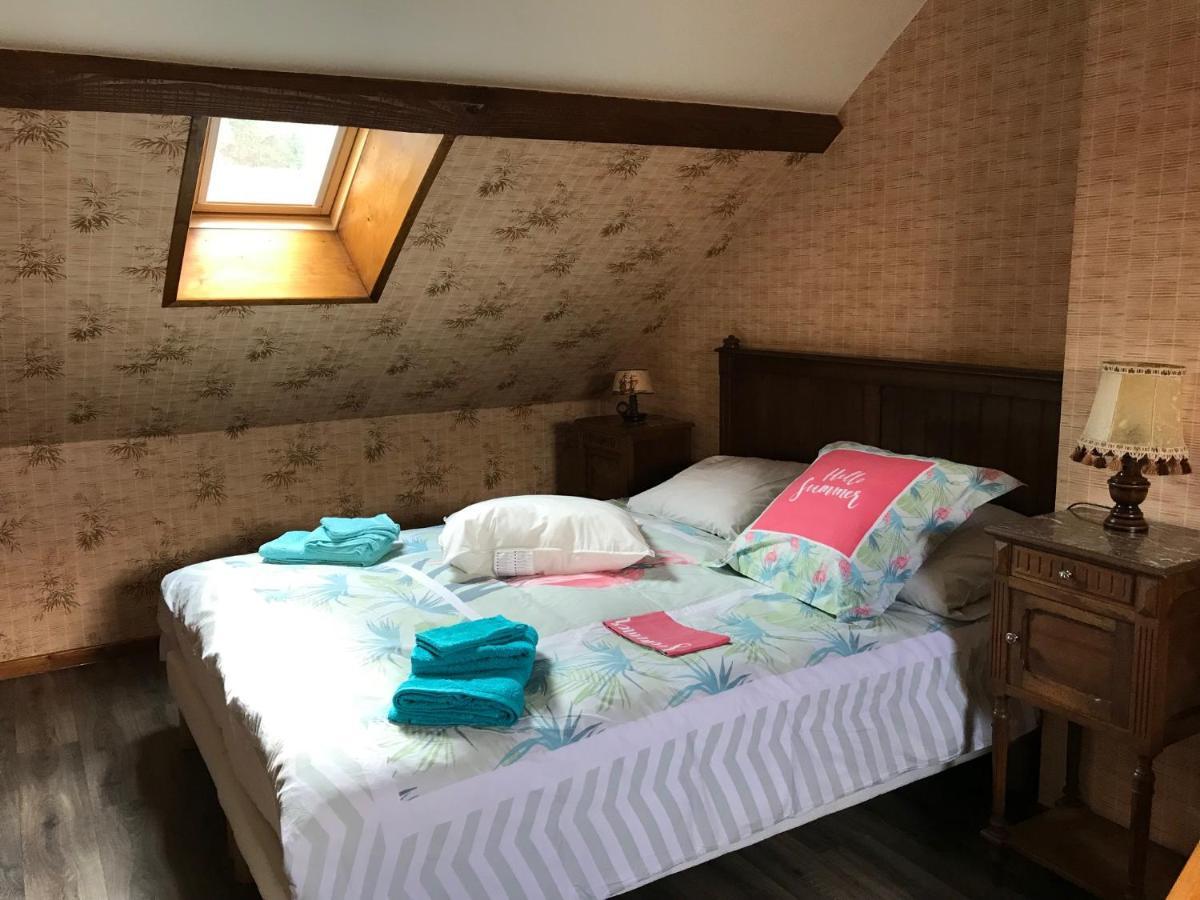 Gîte Le Mur magnifique longère au Bourgogne-du-Sud Oye Extérieur photo